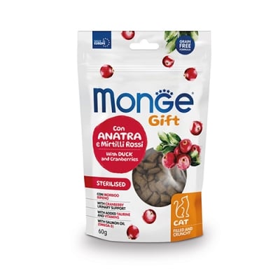 Monge Gift Filled & Crunchy Sterilised, Лакомство за кастрирани котки, с патешко и червени боровинки, 60гр