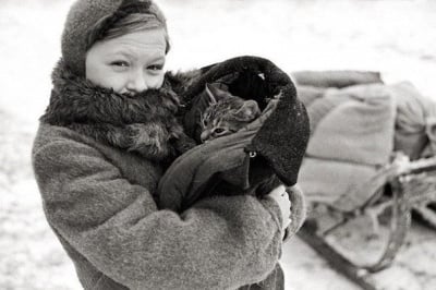 Семейство оцелява по време на войната само благодарение на котка, която го изхранва